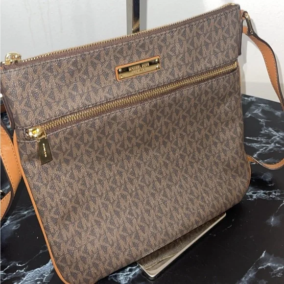 MICHAEL KORS Women’s Handbag Crossbody Logo Bag Brown Acorn AUTHENTIC - Picture 8 of 15